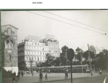 Πειραιάς του '65 - 70' - Βασ. Γεωργίου Α' και Εθνικής Αντιστάσεως, εκκλησία Αγίας Τριάδος