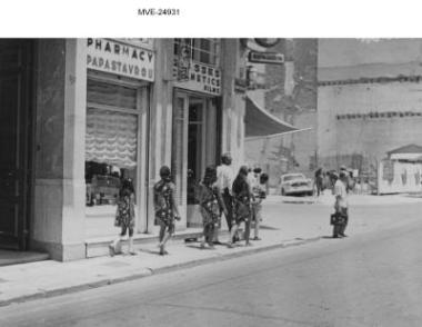 Η Αθήνα του '65 - '70 -οδ. Μητροπόλεως(;)