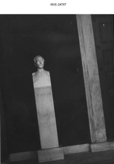 Η Αθήνα του '65 - '70 - Προτομή Γ. Αβέρωφ