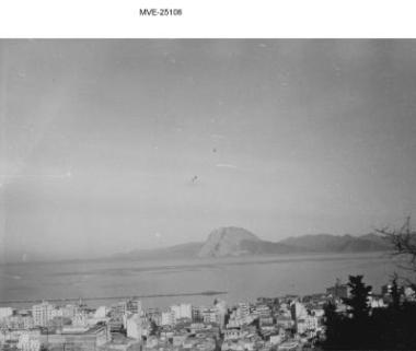 Η Πάτρα του '65 - 70'  - Άποψη της πόλης και του λιμανιού από το λόφο του Δασυλλίου