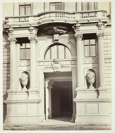Albrechtsgasse No. 3, Portal am Wohnhause des Friedrich Ritter von Schey