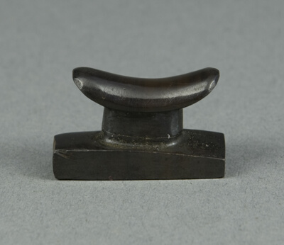 Amulet of a Headrest