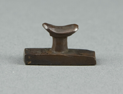 Amulet of a Headrest