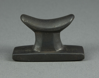 Amulet of a Headrest