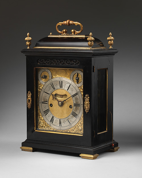 Balloon bracket clock