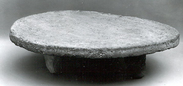 Ceramic bread stand