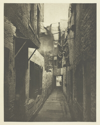 Close No. 101 High Street