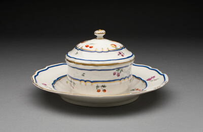 Covered Dish with Attached Stand
