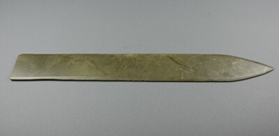 Dagger axe