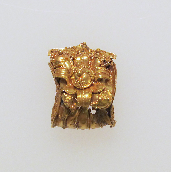 Earring, baule type