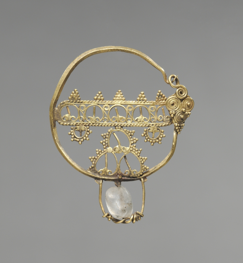 Earring with Openwork