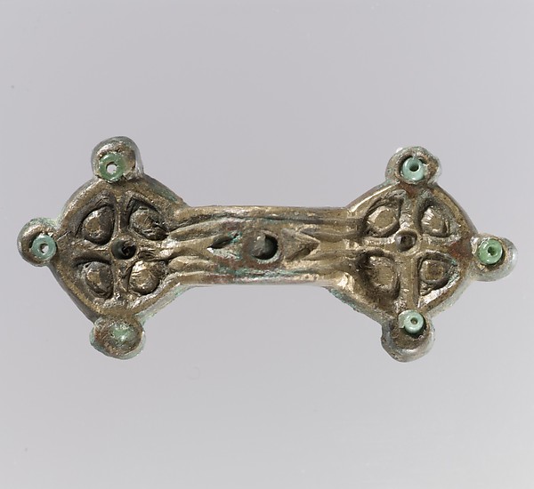 Equal-Arm Brooch