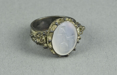 Finger Ring with Intaglio Depicting Zeus