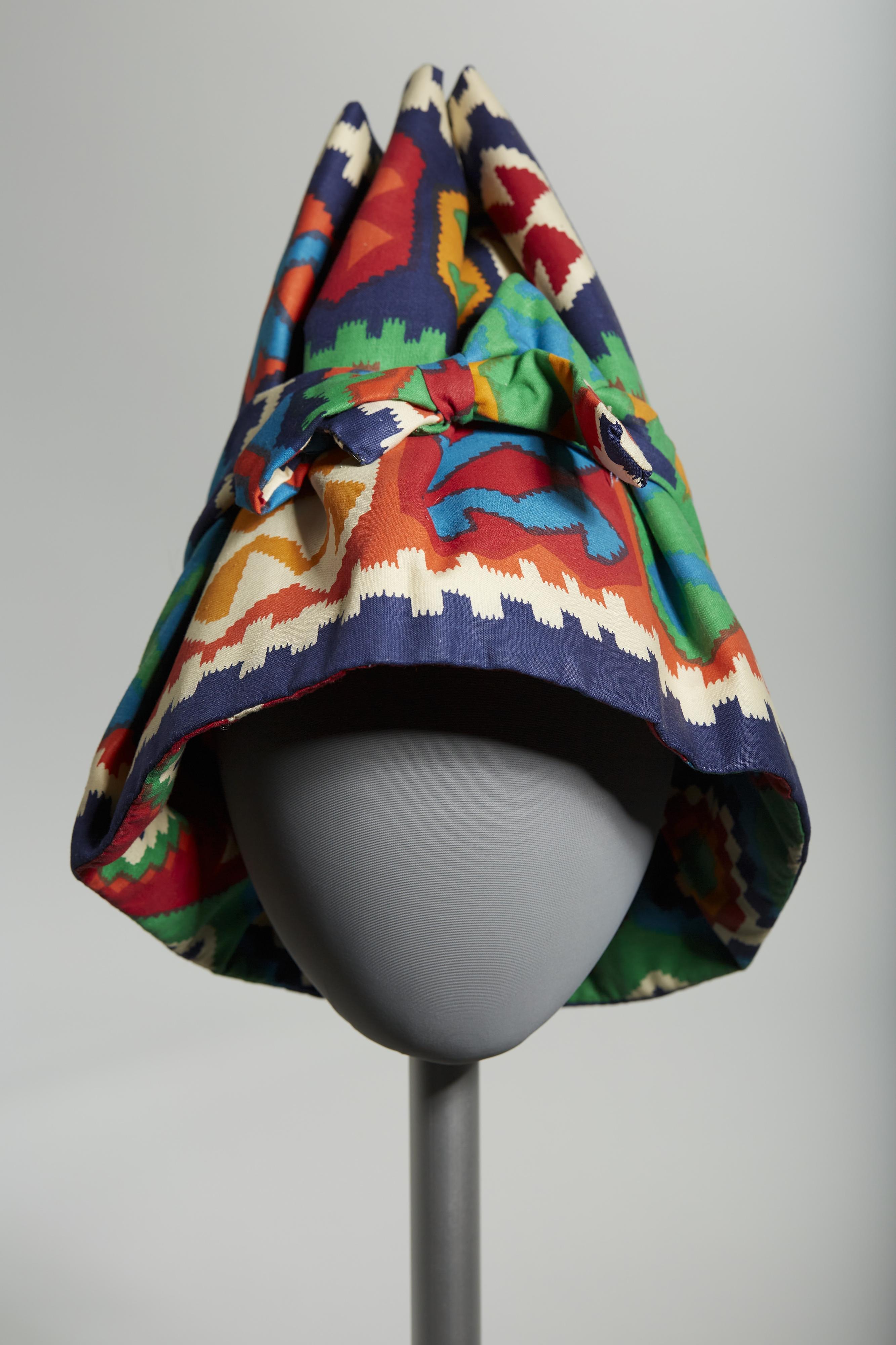 Geometric print hat with bow