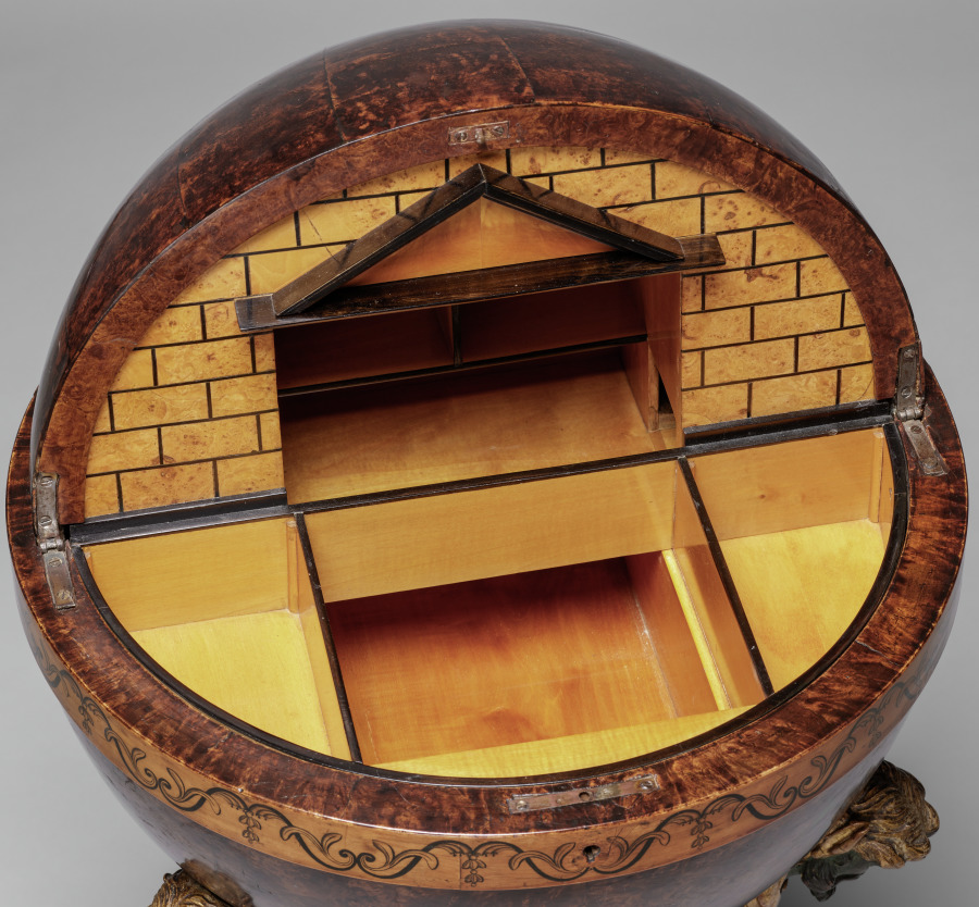 Globe Sewing Table (Globustisch)