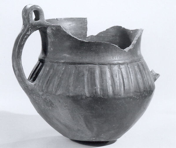 Handled "palace ware" pot