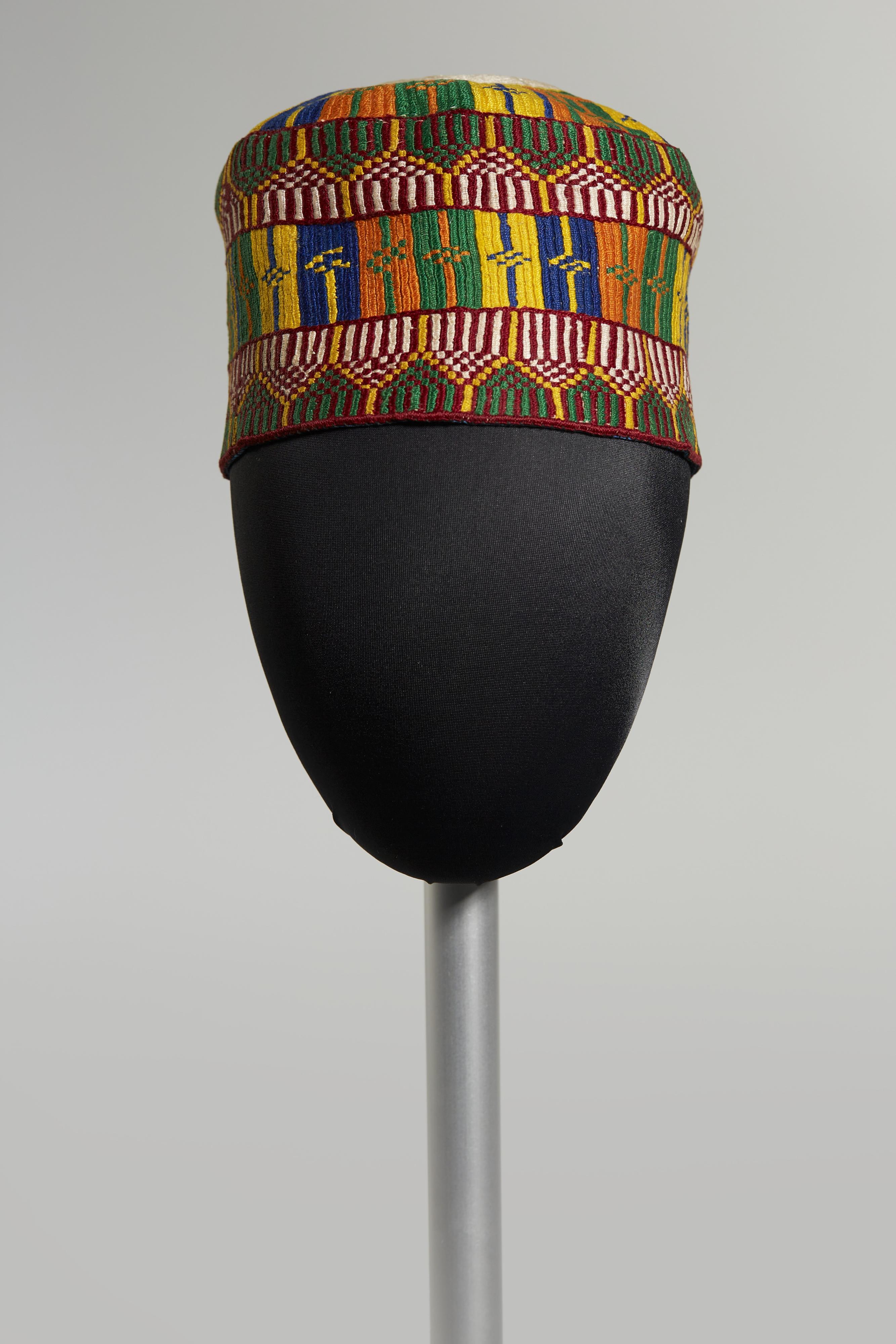 Hat with multicolor woven pattern