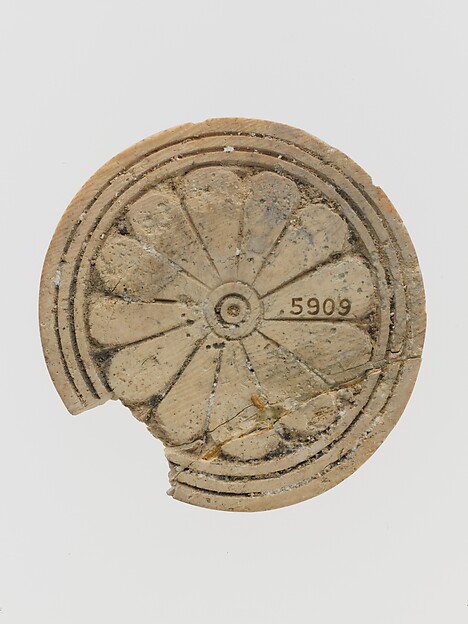 Ivory disk of a pyxis with rosette