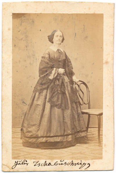 Julia Tschabuschnigg