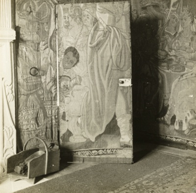 Kelmscott Manor: In the Tapestry Room