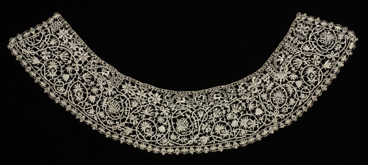 Lace Collar