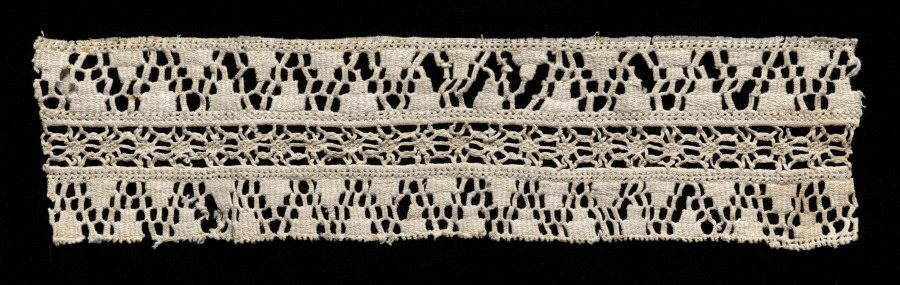 Lace fragment
