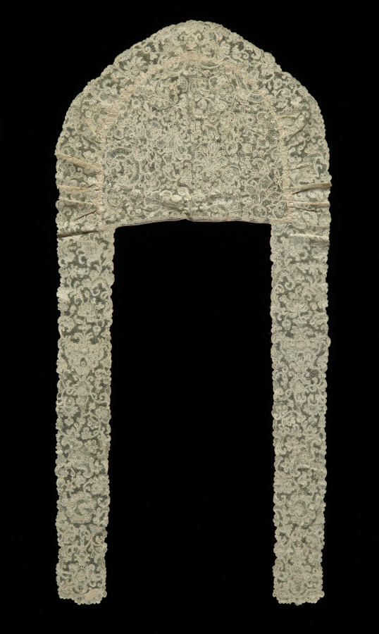 "Lace Head" (Garniture, Cap and Lappets)
