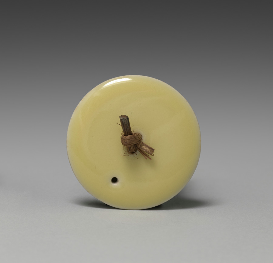 Lid for a Sake Pourer