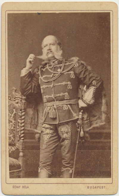 Magnat suče brk