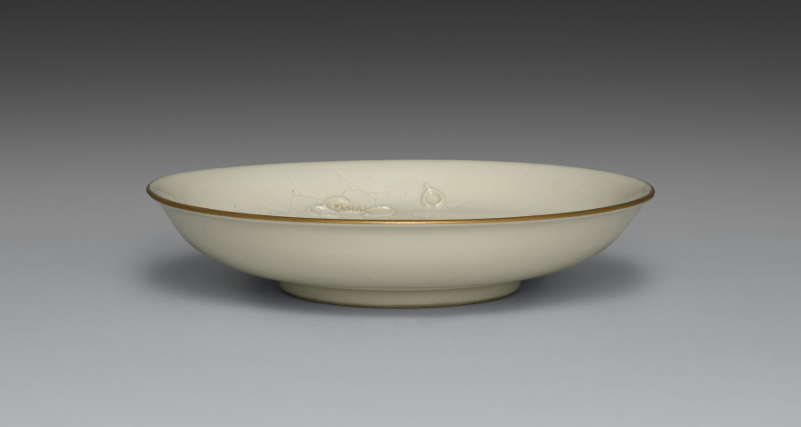 Medium-sized Dish from Dining Set with Plum Blossoms and Cracked-Ice