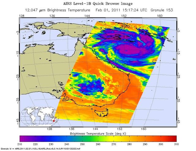 Monster Cyclone Yasi Eyes Australia in NASA Image