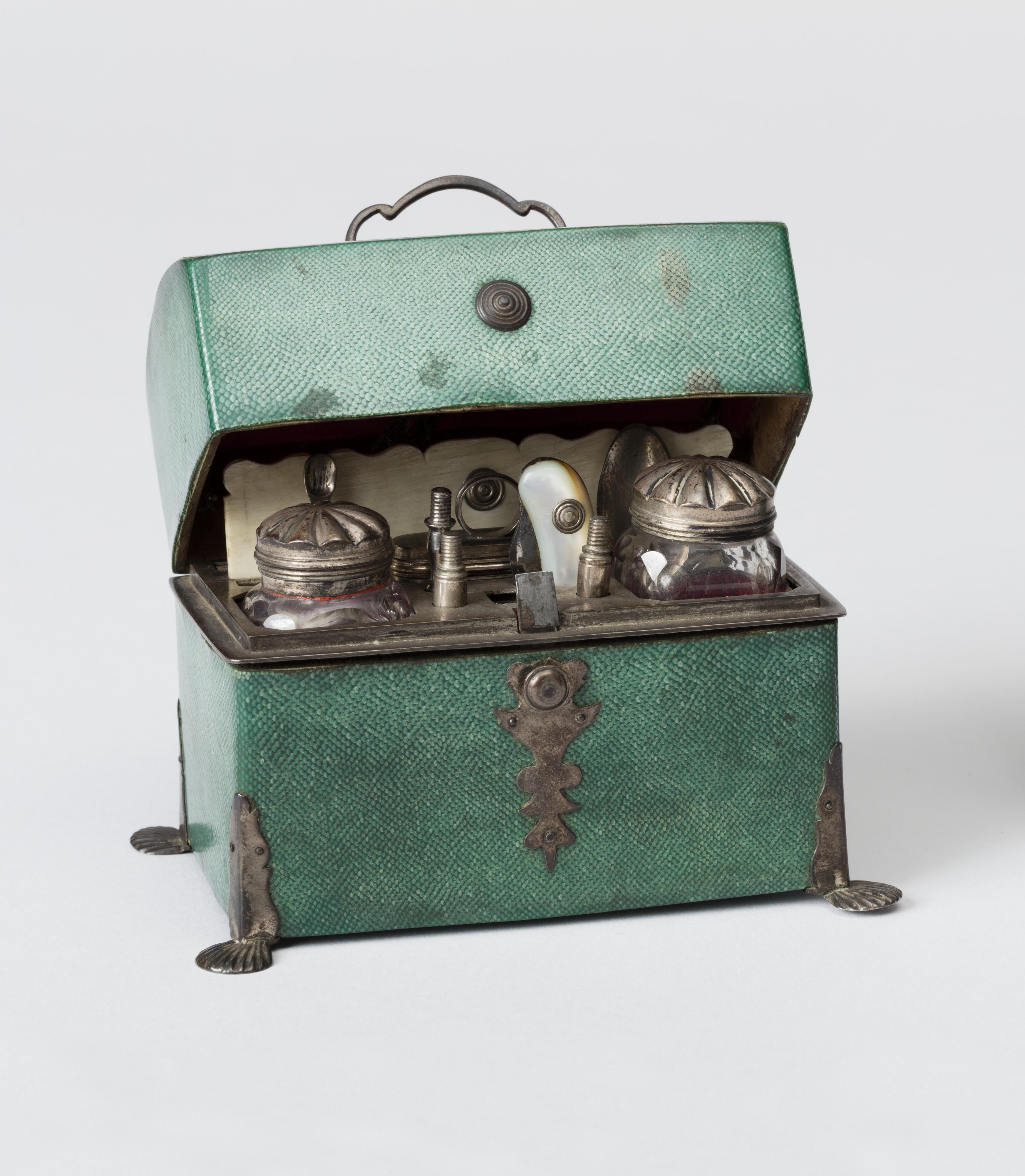 Necessaire