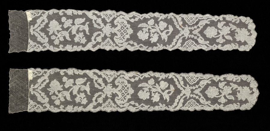 Pair of Lace Lappets