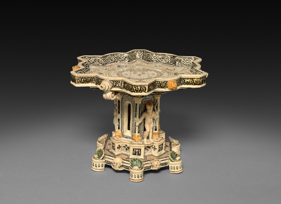 Pedestal Dish