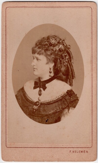Portret mlade žene