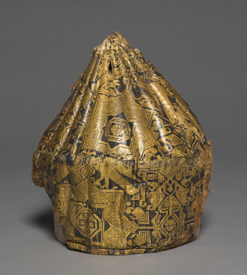 Quilted cap with star-patterned silk