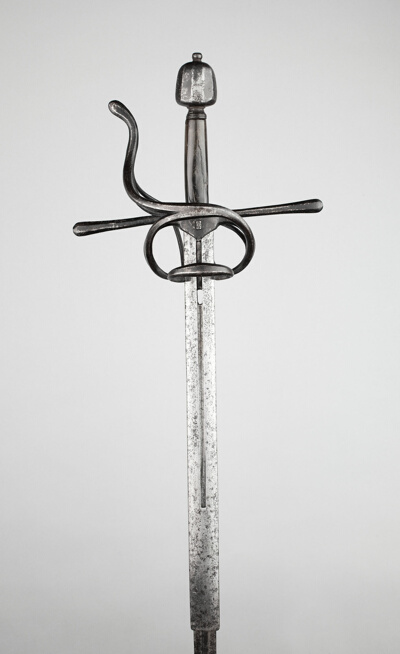 Rapier with Extendable Handle