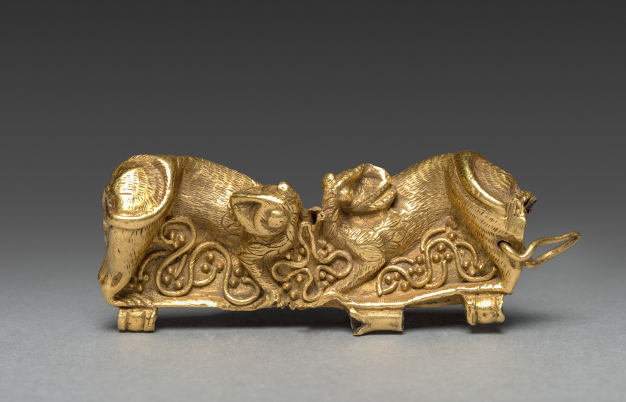 Repoussé Gold Clasp