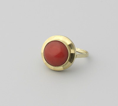 Ring van goud met bloedkoraal
