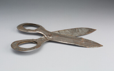 Scissors (Anniversary Tin)