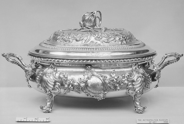 Soup tureen