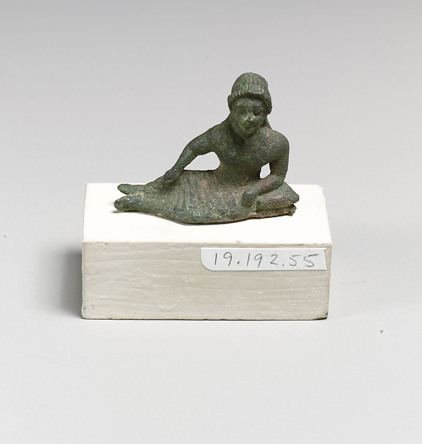 Statuette of a girl