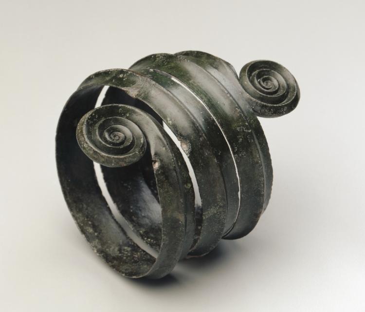 Turned Armilla