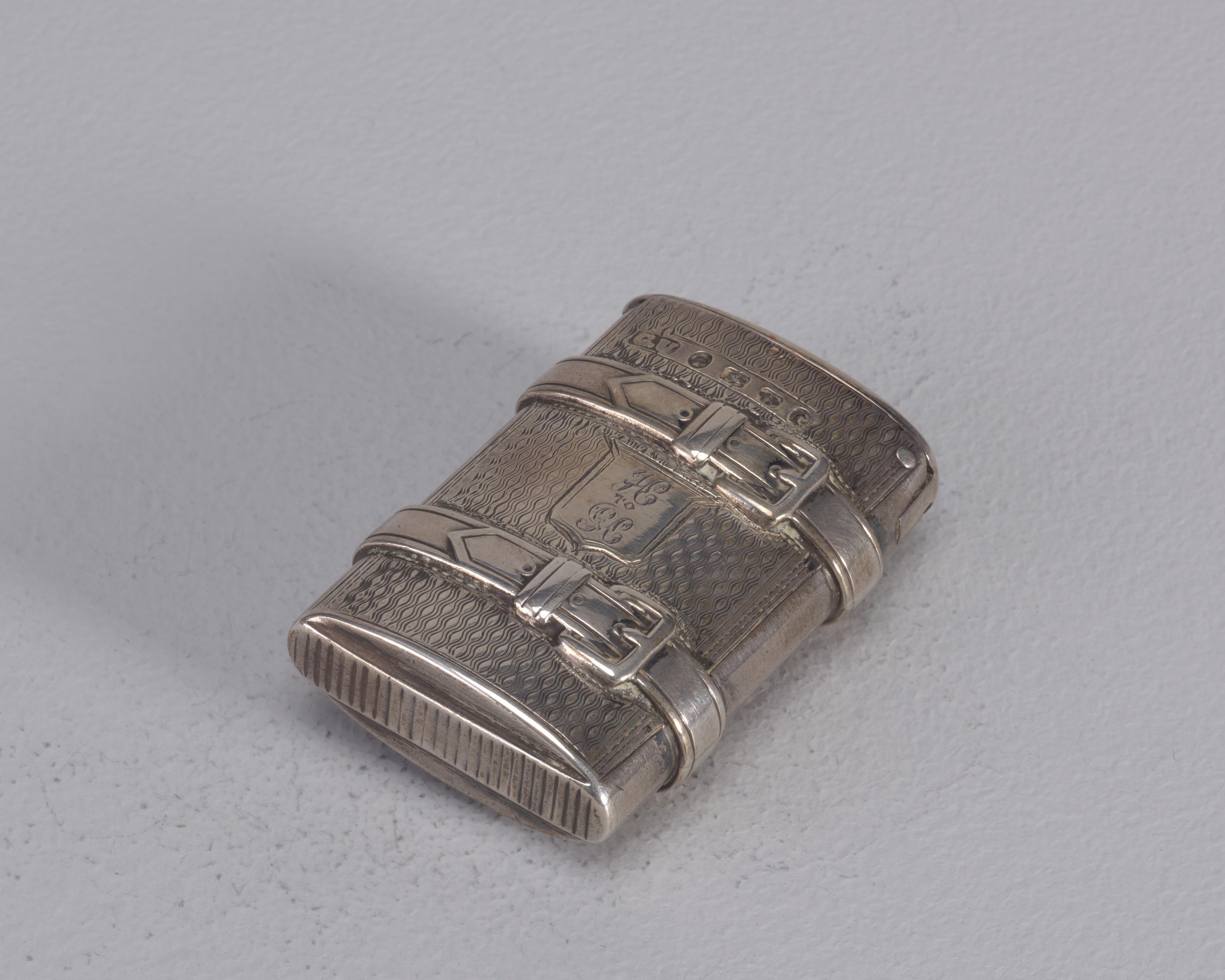Valise-shaped matchsafe