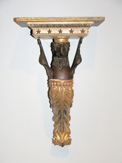 Wall Bracket with Griffin